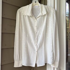 Vintage JH Collectibles Ivory Blouse with two ways to wear collar. Fab & classy.
